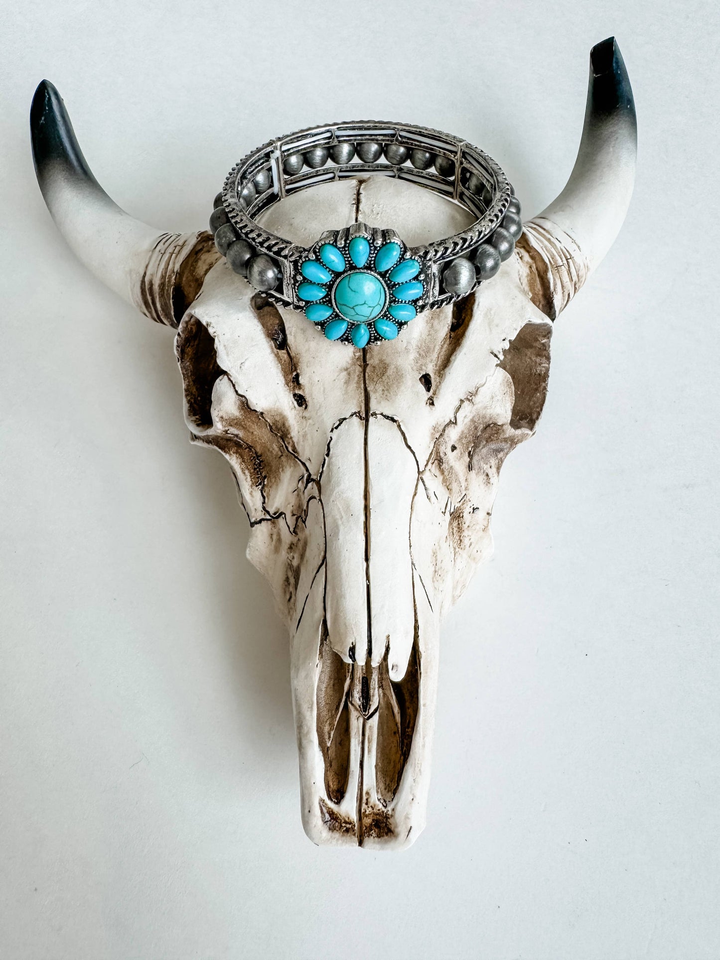 Navajo Style Pearl with Concho Stretch Bracelet