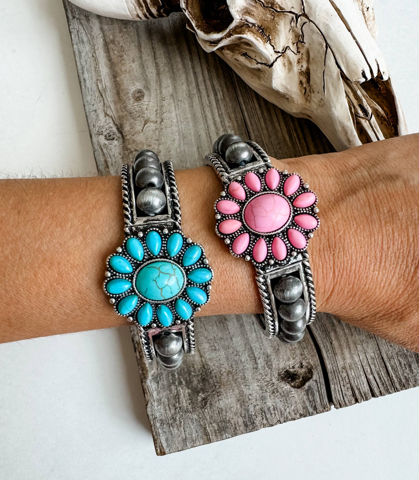 Navajo Style Pearl with Concho Stretch Bracelet