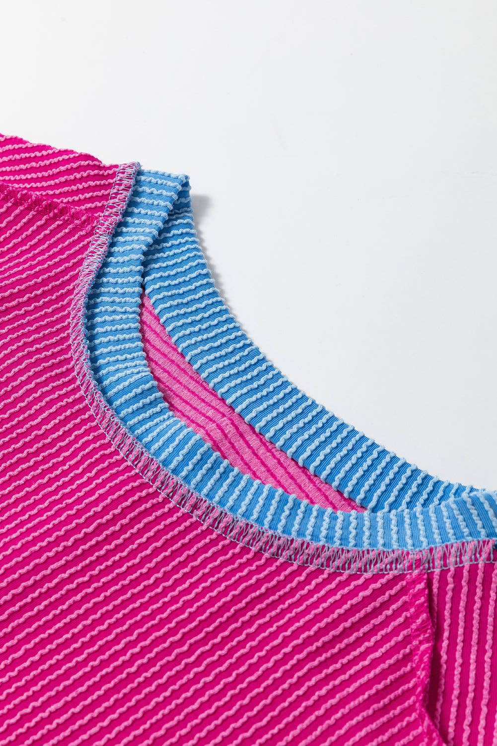Textured Contrast Trim Round Neck T Shirt