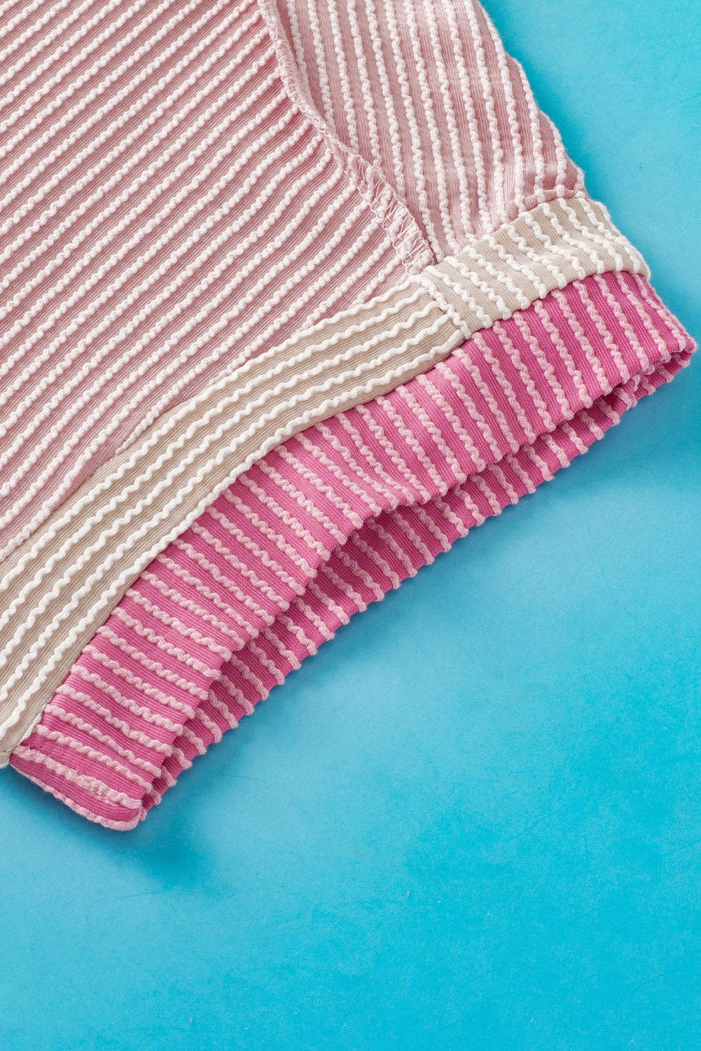 Textured Contrast Trim Round Neck T Shirt