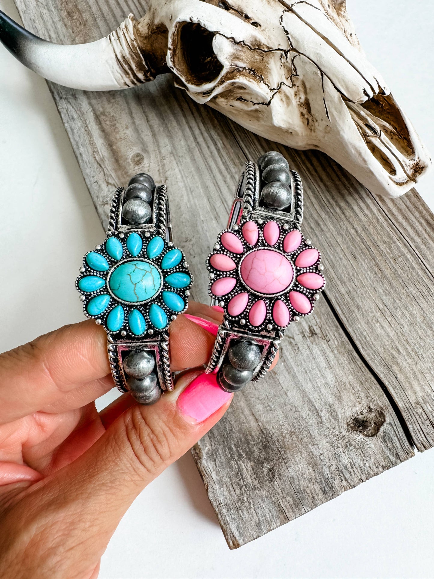 Navajo Style Pearl with Concho Stretch Bracelet