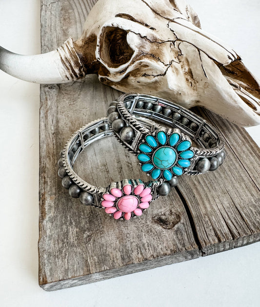 Navajo Style Pearl with Concho Stretch Bracelet