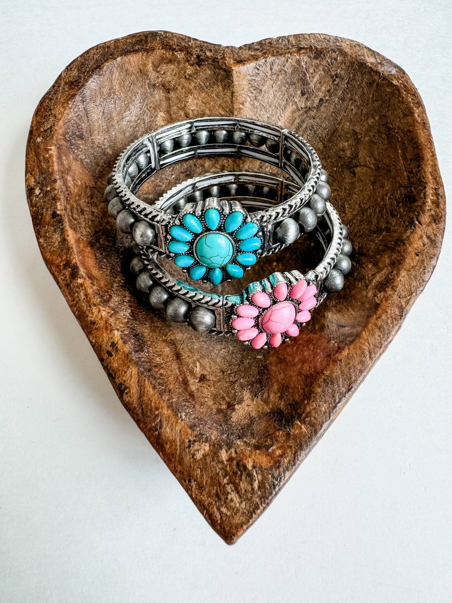 Navajo Style Pearl with Concho Stretch Bracelet